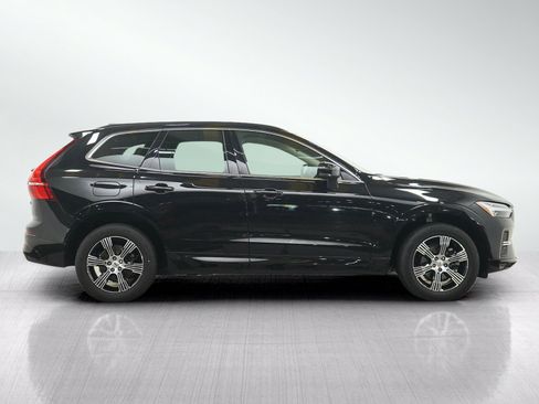 Used 2022 Volvo XC60 B5 Momentum w/ Climate Package AWD/4WD image 6