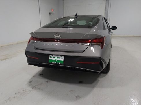 Used 2025 Hyundai Elantra SE FWD image 7