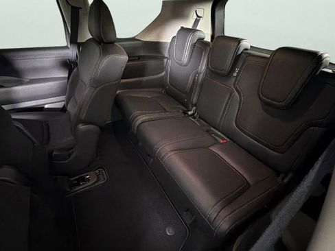 Used 2025 Nissan Armada SV RWD image 27