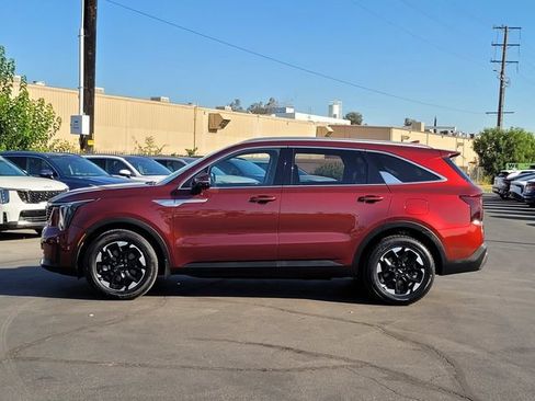 Certified 2024 Kia Sorento S FWD image 9