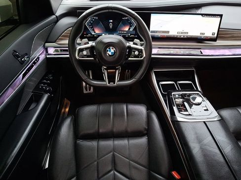 Used 2023 BMW 760i xDrive w/ Parking Assistance Package AWD/4WD image 2