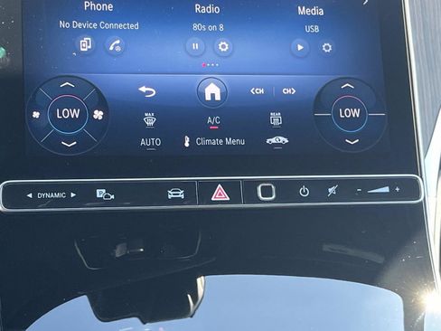 Used 2025 Mercedes-Benz GLC 300 4MATIC image 27