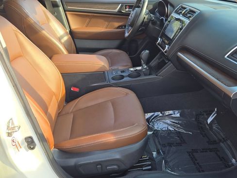 Used 2018 Subaru Outback 3.6R Touring AWD/4WD image 6