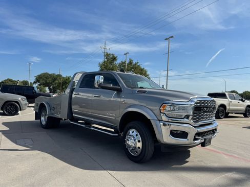 Used 2020 RAM 5500 4x4 Crew Cab image 6