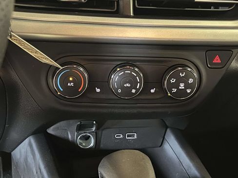 Used 2025 Chevrolet Trax RS w/ Driver Confidence Package FWD image 20
