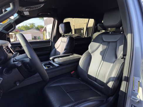 Used 2024 Jeep Wagoneer L Series II w/ Flexible Seating Group AWD/4WD image 22