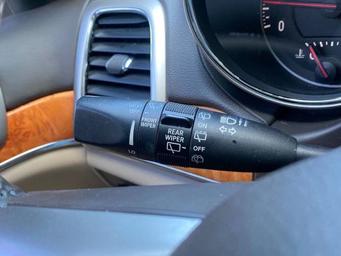 Used 2013 Jeep Grand Cherokee Overland AWD/4WD image 24