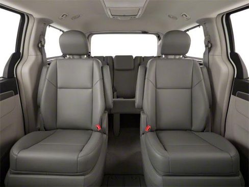 Used 2010 Volkswagen Routan SE FWD image 10