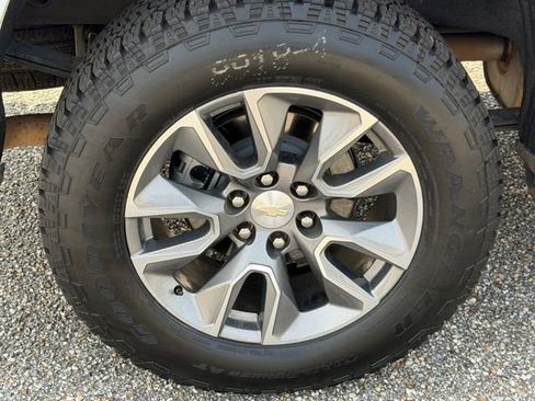 Used 2025 Chevrolet Silverado 1500 LT w/ Leather Package AWD/4WD image 10