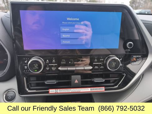 New 2026 Toyota Highlander Platinum AWD/4WD image 18