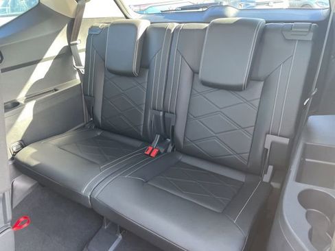 Certified 2025 Volkswagen Atlas SE image 9