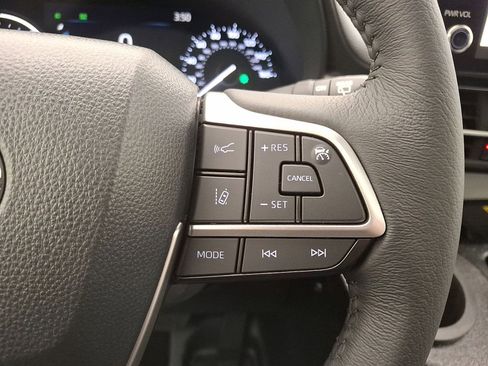 Used 2025 Toyota Sienna XLE image 18