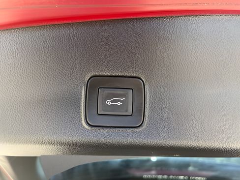 Used 2023 Chevrolet TrailBlazer RS w/ Sun and Liftgate Package FWD image 9