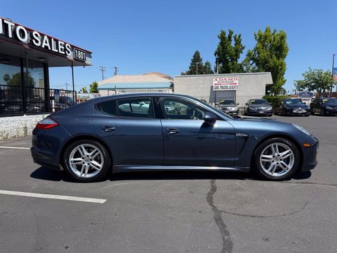 Used 2013 Porsche Panamera RWD image 2