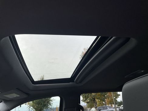 New 2026 GMC Sierra 1500 SLT w/ SLT Premium Package image 19