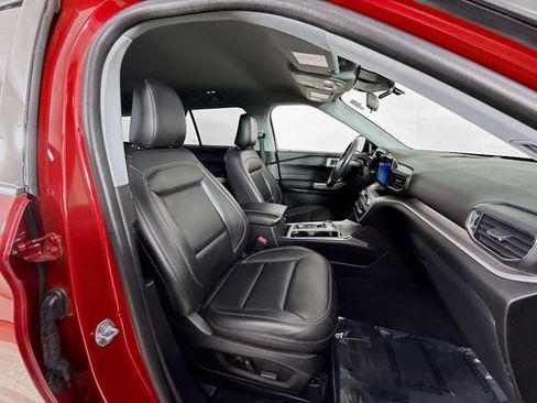 Certified 2022 Ford Explorer XLT w/ Equipment Group 202A image 28