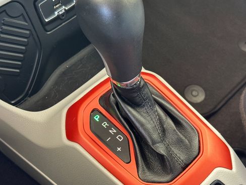 Used 2016 Jeep Renegade Latitude FWD image 18