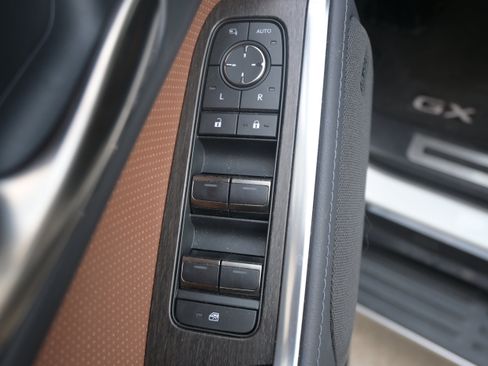 Used 2024 Lexus GX 550 w/ Cold Area Package AWD/4WD image 15