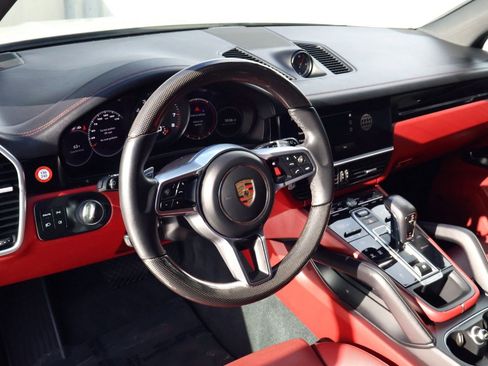 Certified 2023 Porsche Cayenne image 4