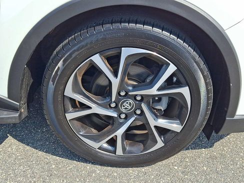 Used 2019 Toyota C-HR Limited FWD image 8