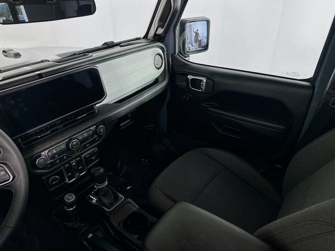 Certified 2025 Jeep Gladiator Sport AWD/4WD image 34