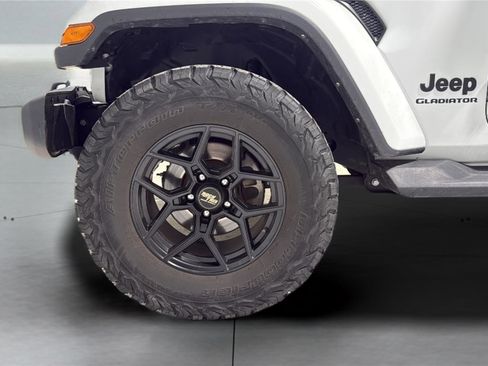 Used 2022 Jeep Gladiator Sport image 9