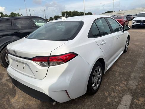 Used 2025 Toyota Corolla LE FWD image 5