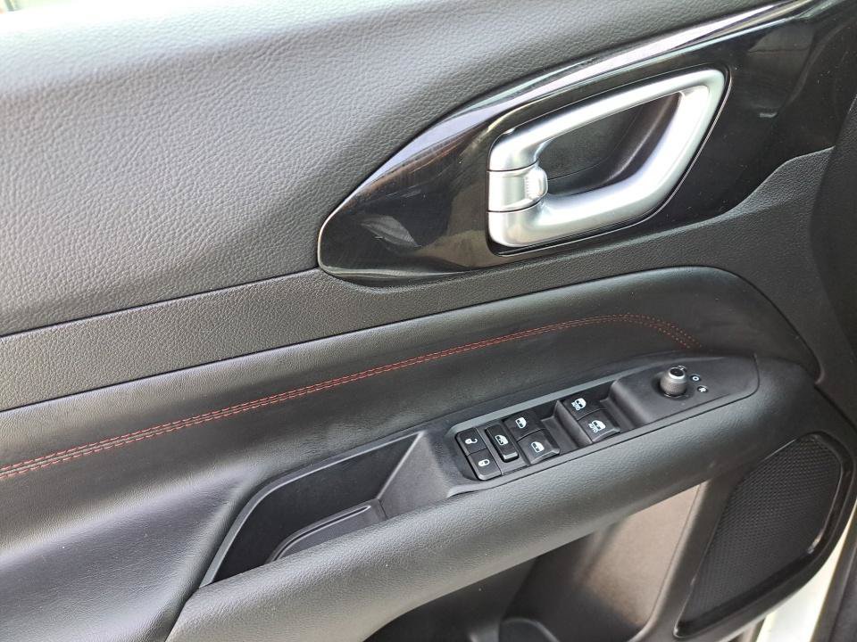 Used 2025 Jeep Compass Trailhawk AWD/4WD image 36