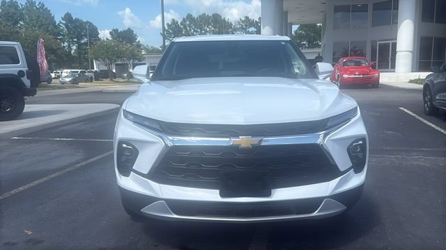 Used 2025 Chevrolet Blazer LT FWD image 2