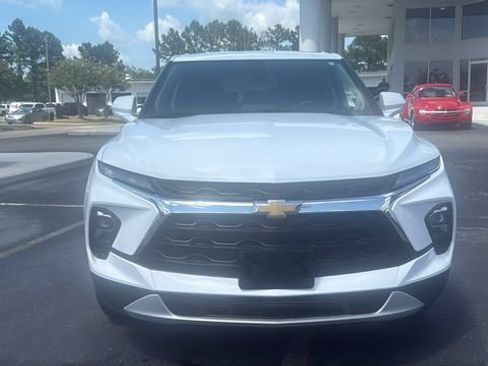 Used 2025 Chevrolet Blazer LT FWD image 2