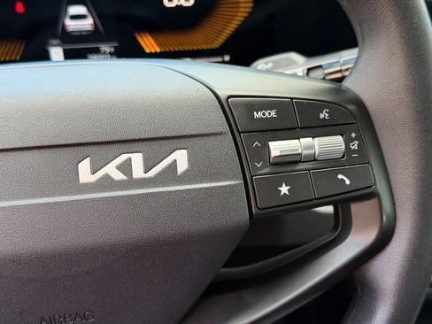 Used 2025 Kia K4 FWD image 25