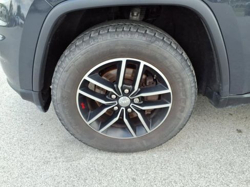 Used 2017 Jeep Grand Cherokee Trailhawk image 29