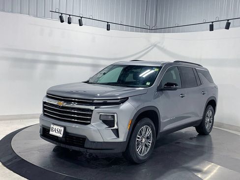 Used 2025 Chevrolet Traverse LT AWD/4WD image 8