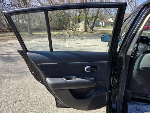 Used 2012 Nissan Versa 1.8 S w/ Special Edition Pkg image 11