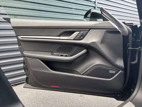 New 2025 Porsche Taycan PREMIUM PACKAGE image 15