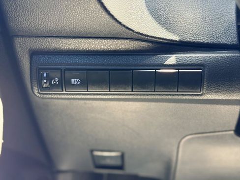 Used 2021 Toyota Corolla SE FWD image 33