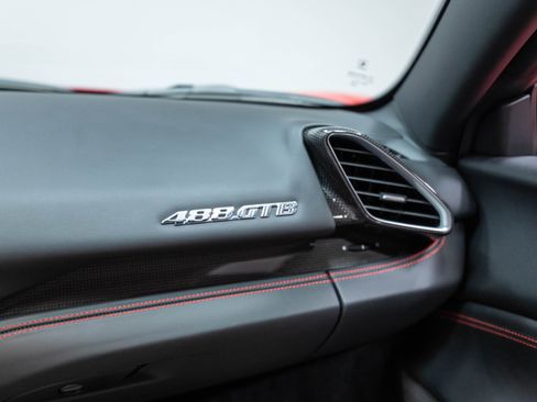Used 2018 Ferrari 488 GTB RWD image 32