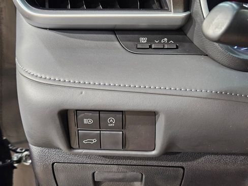 Used 2023 Toyota Highlander XLE image 26