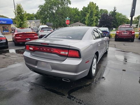 Used 2013 Dodge Charger SE RWD image 11