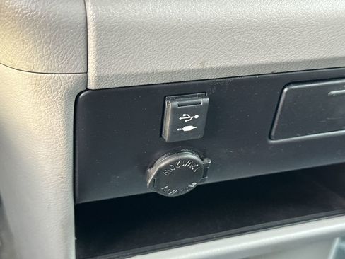 Used 2019 Toyota Sienna L FWD image 24