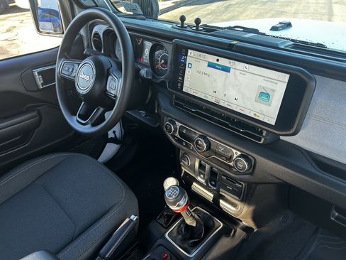 Used 2025 Jeep Wrangler Sport image 13