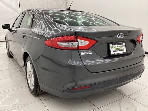 Used 2018 Ford Fusion SE w/ Fusion SE Technology Package image 8