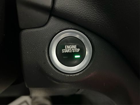 Used 2018 Chevrolet Equinox LT FWD image 27