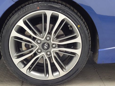 Used 2016 Hyundai Veloster Turbo FWD image 31