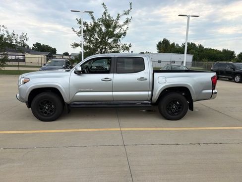 Used 2022 Toyota Tacoma SR5 RWD image 4