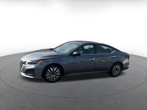 Used 2025 Nissan Altima 2.5 SV image 8