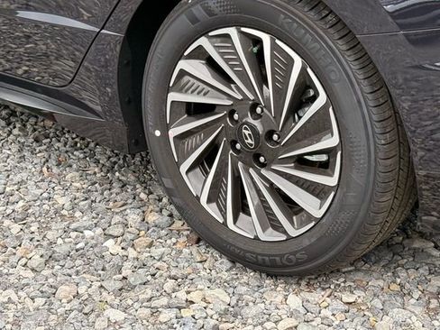 New 2025 Hyundai Sonata Limited image 22