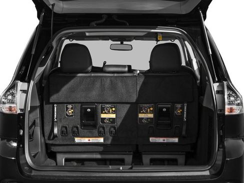 Used 2016 Toyota Sienna SE FWD image 15