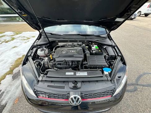 Used 2017 Volkswagen Golf S image 24