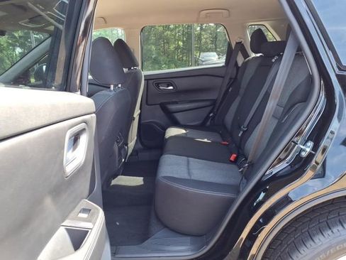 Used 2025 Nissan Rogue SV FWD image 17